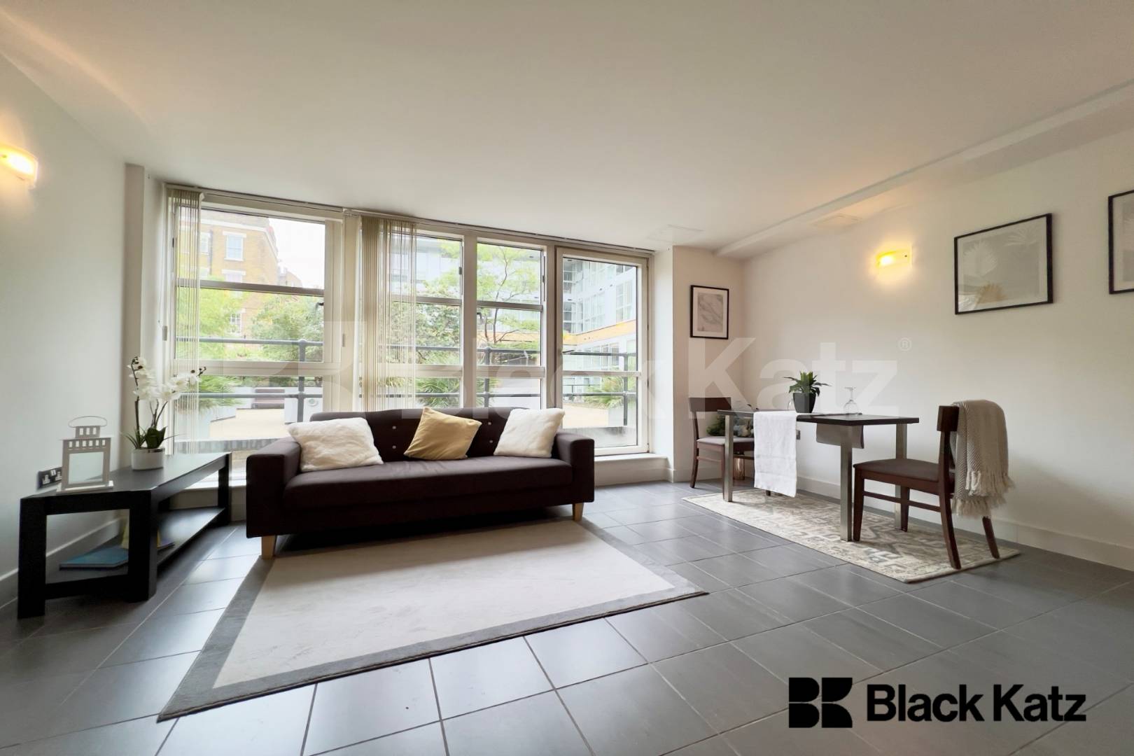 Superbly Located One Bedroomed Apartment  Isaac Way, Borough